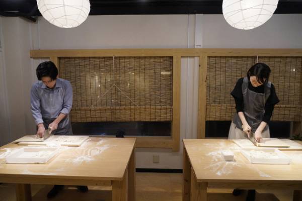 二宮和也＆波瑠、“アナログ”デートはささやかな冒険？ 本編映像公開