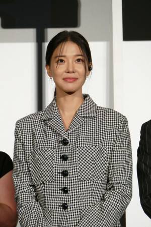 来日中のチ・チャンウク、「最悪の悪」イベントでミッキーマウスのポーズ披露！