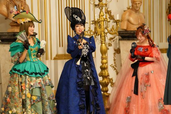 “赤ずきん”橋本環奈＆“王子様”岩田剛典の撮影裏公開『赤ずきん、旅の途中で死体と出会う。』