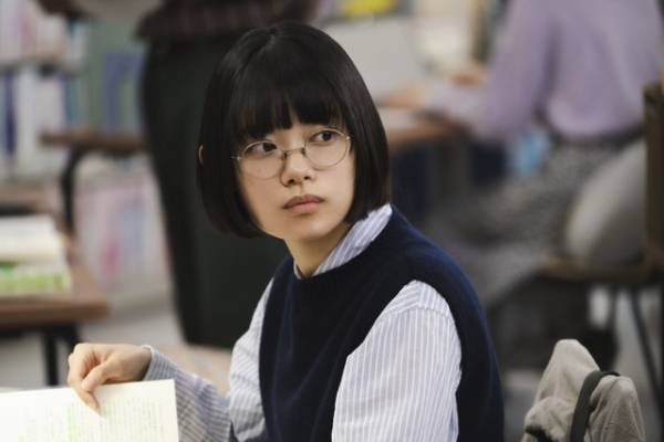 杉咲花“美鈴”が黙秘を続ける理由とは…『法廷遊戯』謎が深まる場面写真