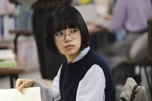 杉咲花“美鈴”が黙秘を続ける理由とは…『法廷遊戯』謎が深まる場面写真