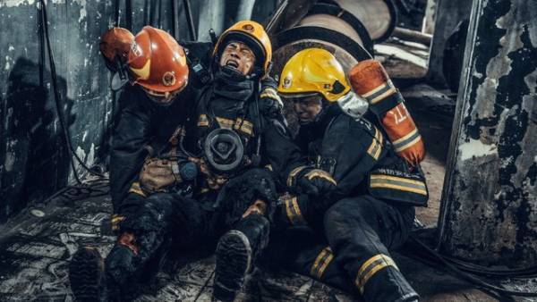 「あまりにリアル」撮影8年、消防車30台以上を使用『フラッシュオーバー 炎の消防隊』メイキング映像