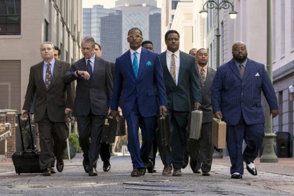 トミー・リー・ジョーンズ＆ジェイミー・フォックス、巨大企業に立ち向かう『眠りの地』配信決定