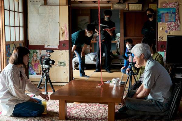 松岡茉優＆窪田正孝ら撮影現場でのオフショット『愛にイナズマ』クランクイン映像