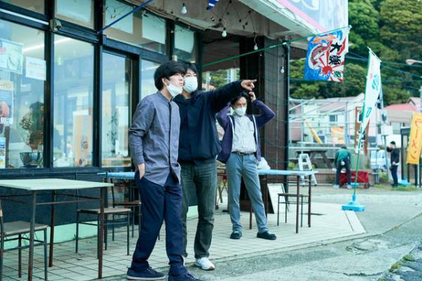 松岡茉優＆窪田正孝ら撮影現場でのオフショット『愛にイナズマ』クランクイン映像