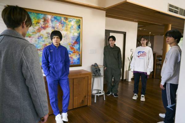 重岡大毅＆間宮祥太朗＆中条あやみらの場面写真『ある閉ざされた雪の山荘で』公開日は24年1月12日に