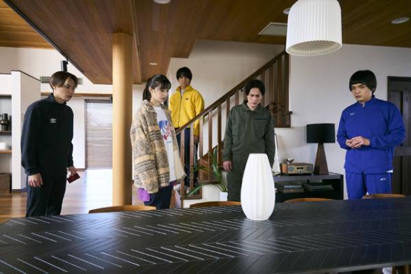 重岡大毅＆間宮祥太朗＆中条あやみらの場面写真『ある閉ざされた雪の山荘で』公開日は24年1月12日に