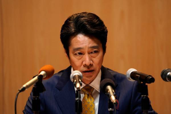 犯人は誰？豪華俳優陣の怪しげな表情も…中島健人＆堤真一共演『おまえの罪を自白しろ』場面写真