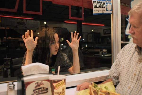 “月”から生まれた…チョン・ジョンソ演じるモナ・リザが放たれる『モナ・リザ アンド ザ ブラッドムーン』場面写真