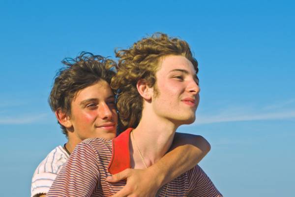 あの夏の出会いと感情の高まり映し出す『シチリア・サマー』予告映像＆場面写真