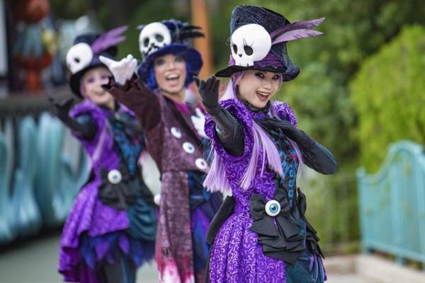 【ディズニー】TDLで人気の期間限定「スプーキー“Boo!”パレード」、コワくて楽しいパレードの魅力を紹介