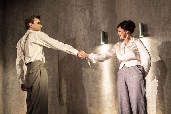 デヴィッド・テナント主演NTLive「善き人」場面写真初公開