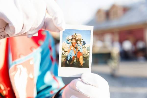 【ディズニー】こだわりの仮装を“ニューヨーク新聞サークル”メンバーが取材！TDS「レポーティング・フロム・ハロウィーンフェア」