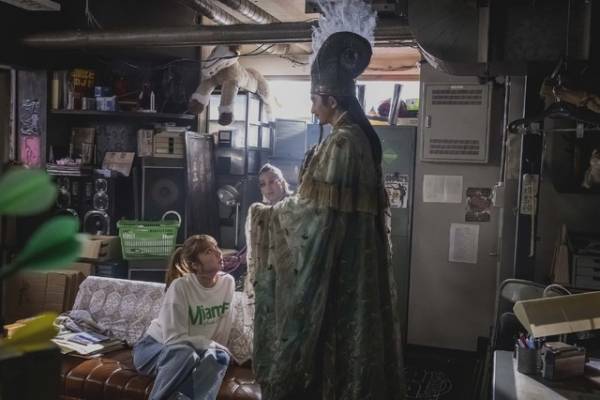 梶裕貴の登場に「笑いすぎて泣いてる」「cv梶裕貴の使い方ww」の声続々…「パリピ孔明」第2話