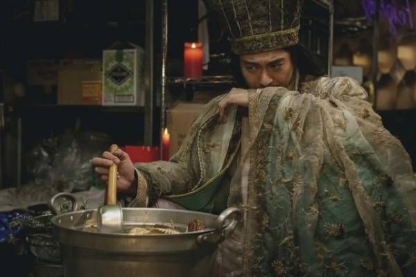 梶裕貴の登場に「笑いすぎて泣いてる」「cv梶裕貴の使い方ww」の声続々…「パリピ孔明」第2話