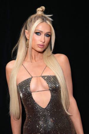 A24とダコタ＆エル・ファニング姉妹がパリス・ヒルトンの回顧録をドラマ化