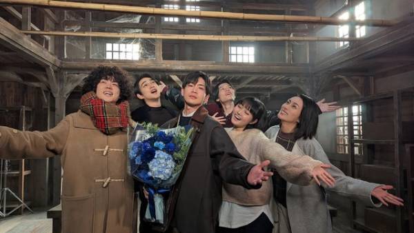 菅田将暉＆松下洸平ら大集合『ミステリと言う勿れ』興収30億突破にオフショット到着