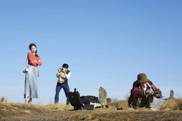 蓮佛美沙子＆伊藤万理華の“バディ感”に注目『女優は泣かない』特報＆場面スチール