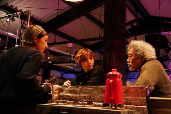 安藤サクラ×山田涼介×宇崎竜童「最高に愛おしいトリオ」捉える『BAD LANDS』場面写真