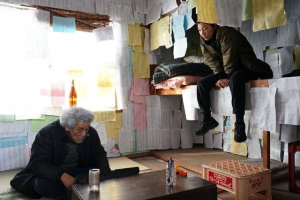 安藤サクラ×山田涼介×宇崎竜童「最高に愛おしいトリオ」捉える『BAD LANDS』場面写真