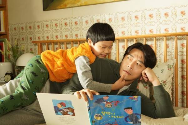 クォン・サンウ、トップスターから双子のパパの人生に『スイッチ 人生最高の贈り物』予告編