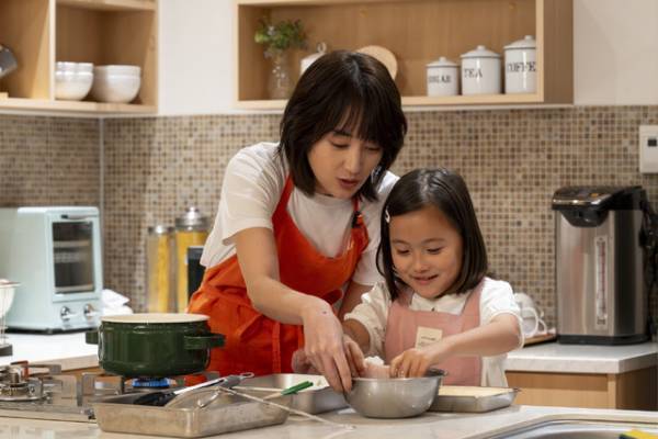 初恋の人と17年ぶりに再会…重岡大毅×新木優子共演「単身花日」今夜放送スタート