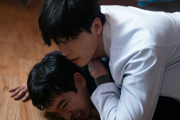 イ・ジョンソク演じる爆弾犯に「現場にいた皆が凍りついた」『デシベル』本編映像