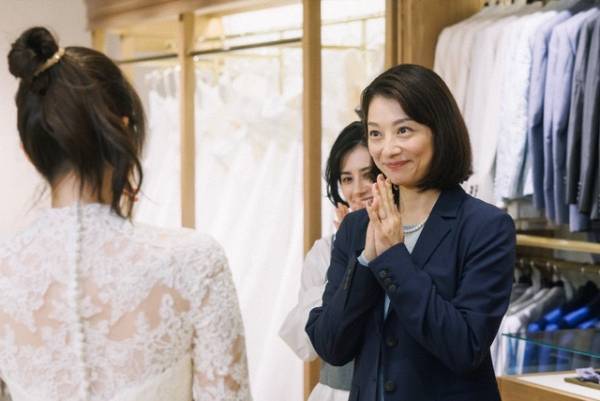 祖父の衝撃発言で家族喧嘩が勃発…小池栄子主演「コタツがない家」第1話