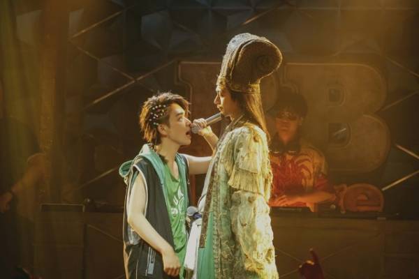 「パリピ孔明」第4話 ギタリスト・長岡亮介×上白石萌歌のシーンに「かっこよすぎる」「配信して」と絶賛の声