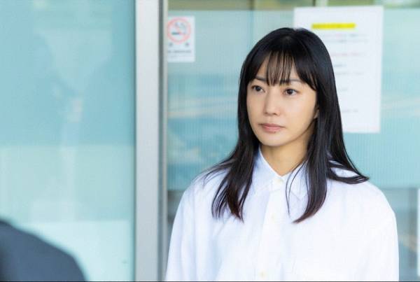 菅野美穂“ゆりあ”の前に夫の彼氏・鈴鹿央士“稟久”が登場…「ゆりあ先生の赤い糸」第1話