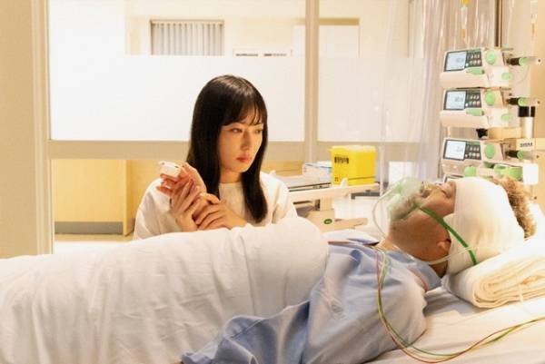 菅野美穂“ゆりあ”の前に夫の彼氏・鈴鹿央士“稟久”が登場…「ゆりあ先生の赤い糸」第1話