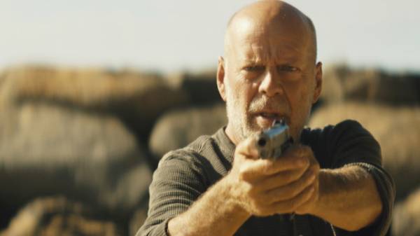 ジョン・トラボルタ×ブルース・ウィリスが激突！『オペレーション・ゴールド』予告＆ポスター