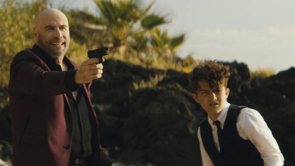 ジョン・トラボルタ×ブルース・ウィリスが激突！『オペレーション・ゴールド』予告＆ポスター