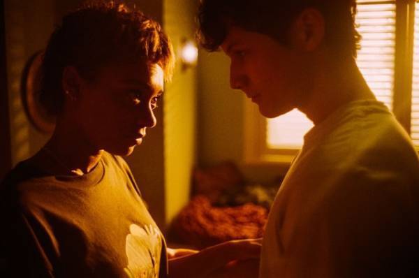 危険なチャレンジにハマる若者たちに襲いかかる恐怖…『TALK TO ME』日本版予告