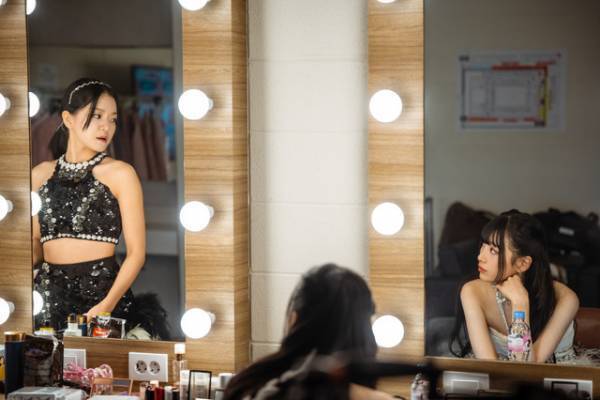 Netflix韓ドラ「イ・ドゥナ！」主演・スジが再びアイドルに　センター務めるMVも公開中