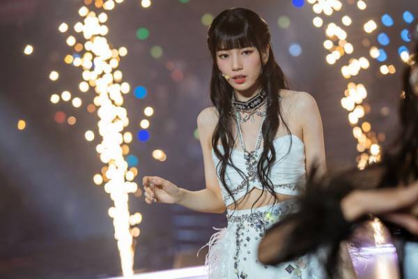 Netflix韓ドラ「イ・ドゥナ！」主演・スジが再びアイドルに　センター務めるMVも公開中