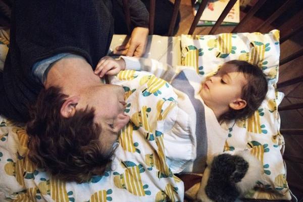 「憎しみを贈らない」人間の強さを物語る場面カット解禁『ぼくは君たちを憎まないことにした』