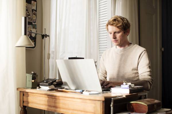 「憎しみを贈らない」人間の強さを物語る場面カット解禁『ぼくは君たちを憎まないことにした』