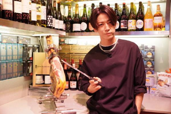 亀梨和也のスペイン旅を公開『怪物の木こり』特別映像