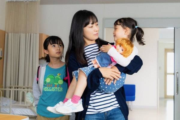 夫の彼氏の次は愛人と隠し子が…？ 松岡茉優＆白山乃愛ら登場「ゆりあ先生の赤い糸」第2話