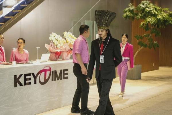 「パリピ孔明」第5話、向井理“孔明”のスーツ姿に「違和感すごい」「シュールすぎて笑う」の声続出