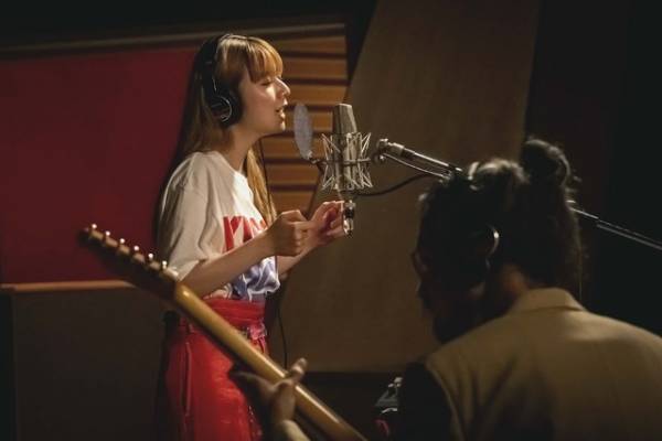 「パリピ孔明」第5話、向井理“孔明”のスーツ姿に「違和感すごい」「シュールすぎて笑う」の声続出