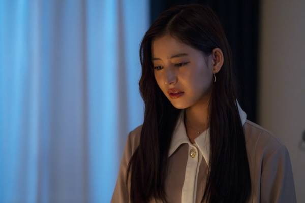 「単身花日」第3話、重岡大毅“舜”の自宅に新木優子“花”が「来ちゃった」と訪れ…