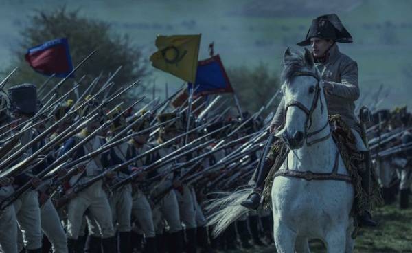 “英雄”であり“悪魔”、ホアキン・フェニックス主演『ナポレオン』語り継がれる歴史的戦い