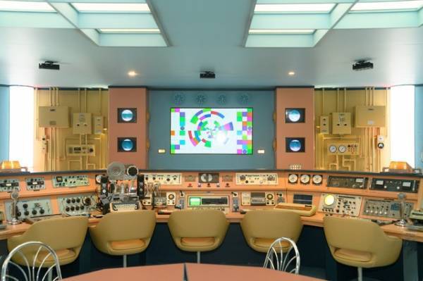 “レトロフューチャー”セットに注目の「時をかけるな、恋人たち」美術デザイナーインタビュー公開