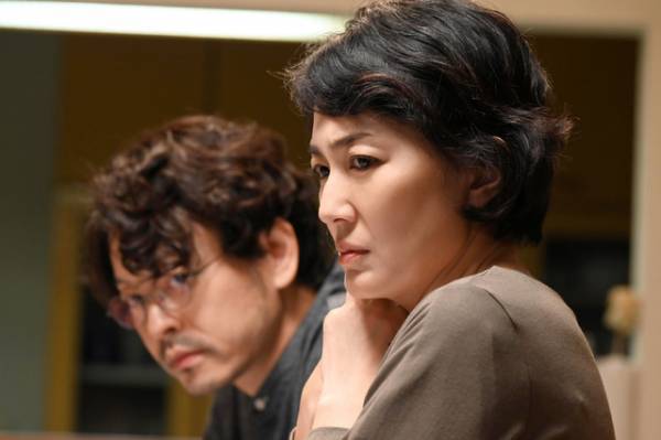 板谷由夏＆山中崇ら“新堂家”、早乙女家に潜入する…「ブラックファミリア」第5話