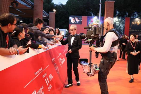 リリー・フランキー、主演作が「国を超えていく瞬間を目の当たりに」『コットンテール』ローマで作品賞