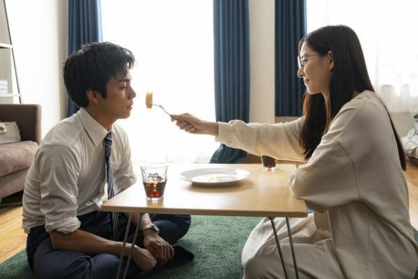 「単身花日」第4話 重岡大毅“舜”、目覚めると新木優子“花”が目の前に…