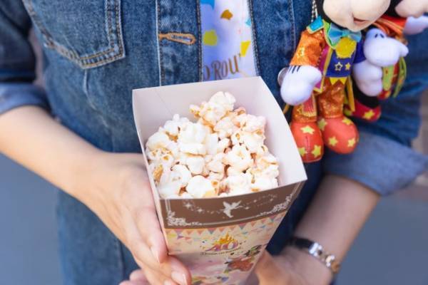 【ディズニー】パーク定番メニュー、ポップコーンの40周年期間限定バージョンも人気