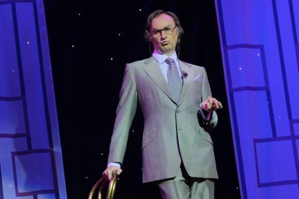 ヘレナ・ボナム＝カーター主演、TV界の大スターの降板騒動描く「NOLLY　ソープオペラの女王」配信決定